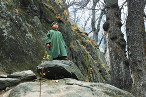 TAHAAN - A Boy with a Grenade